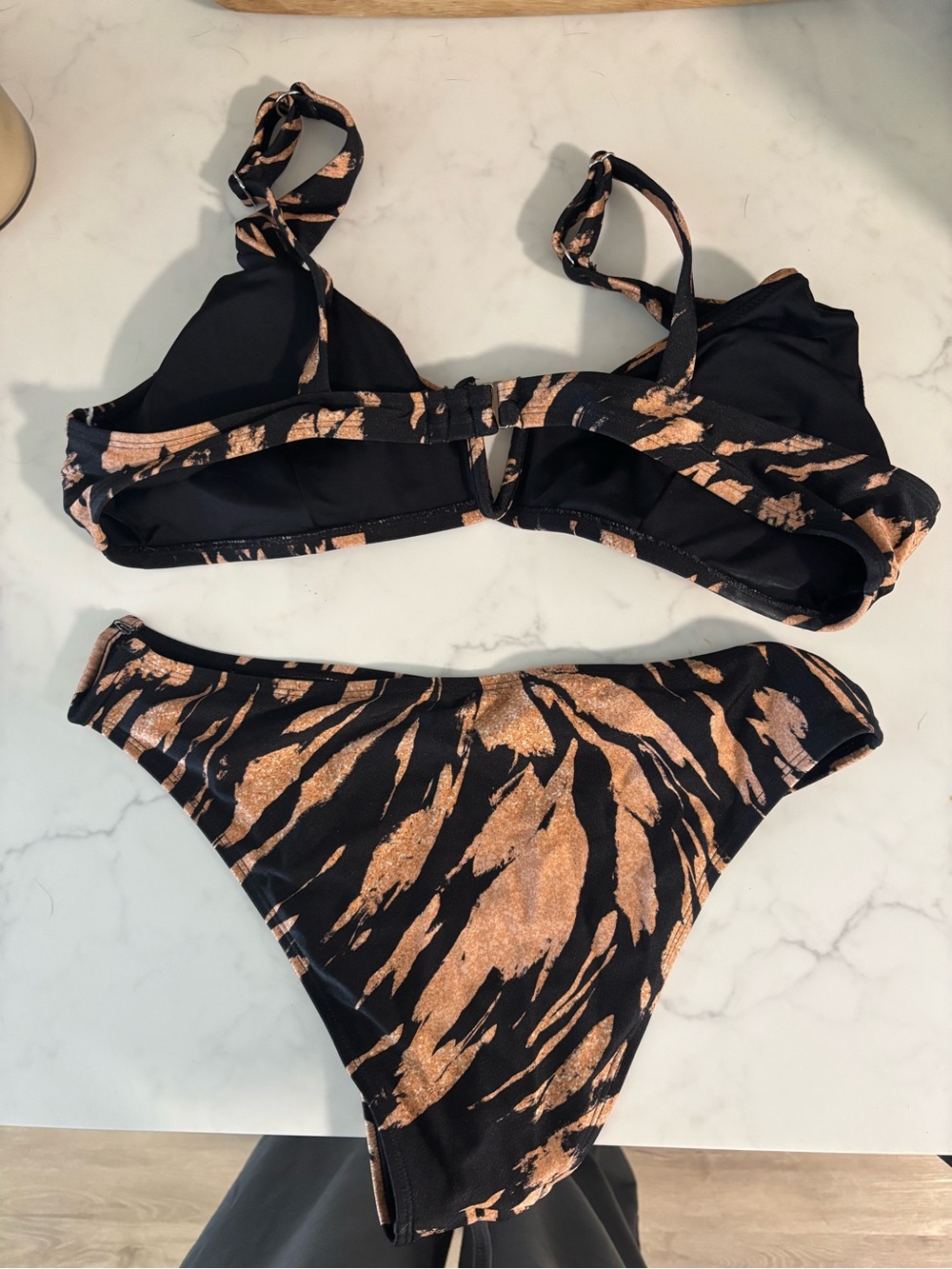 Cupshe Black and Gold Animal Print Underwire Bikini Set - Mixed Sizing - Picture 5 of 5